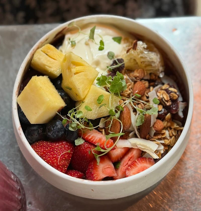 Freshly prepared food and refreshing drinks at Zia Kitchen